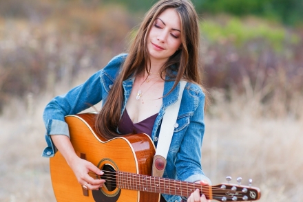 Get the lyrics of Growing Old With You by Jessica Allossery