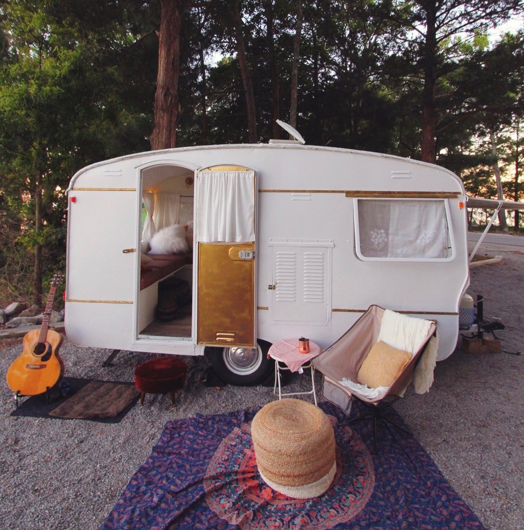 See all the pictures & transformation of Pearl the Camper here: https://thelovelyindie.com